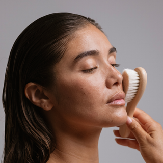 Blogpost_Face_Brush-Roll On Jade