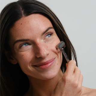 homepage_banner_mobile_new_gift_sets_2025-Roll On Jade