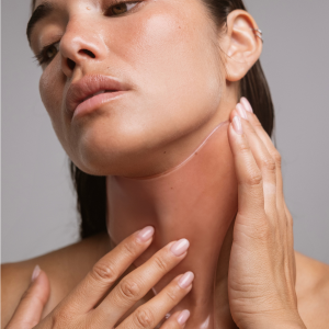 routine-silicone-patch-hydraliss-neck_1-Roll On Jade